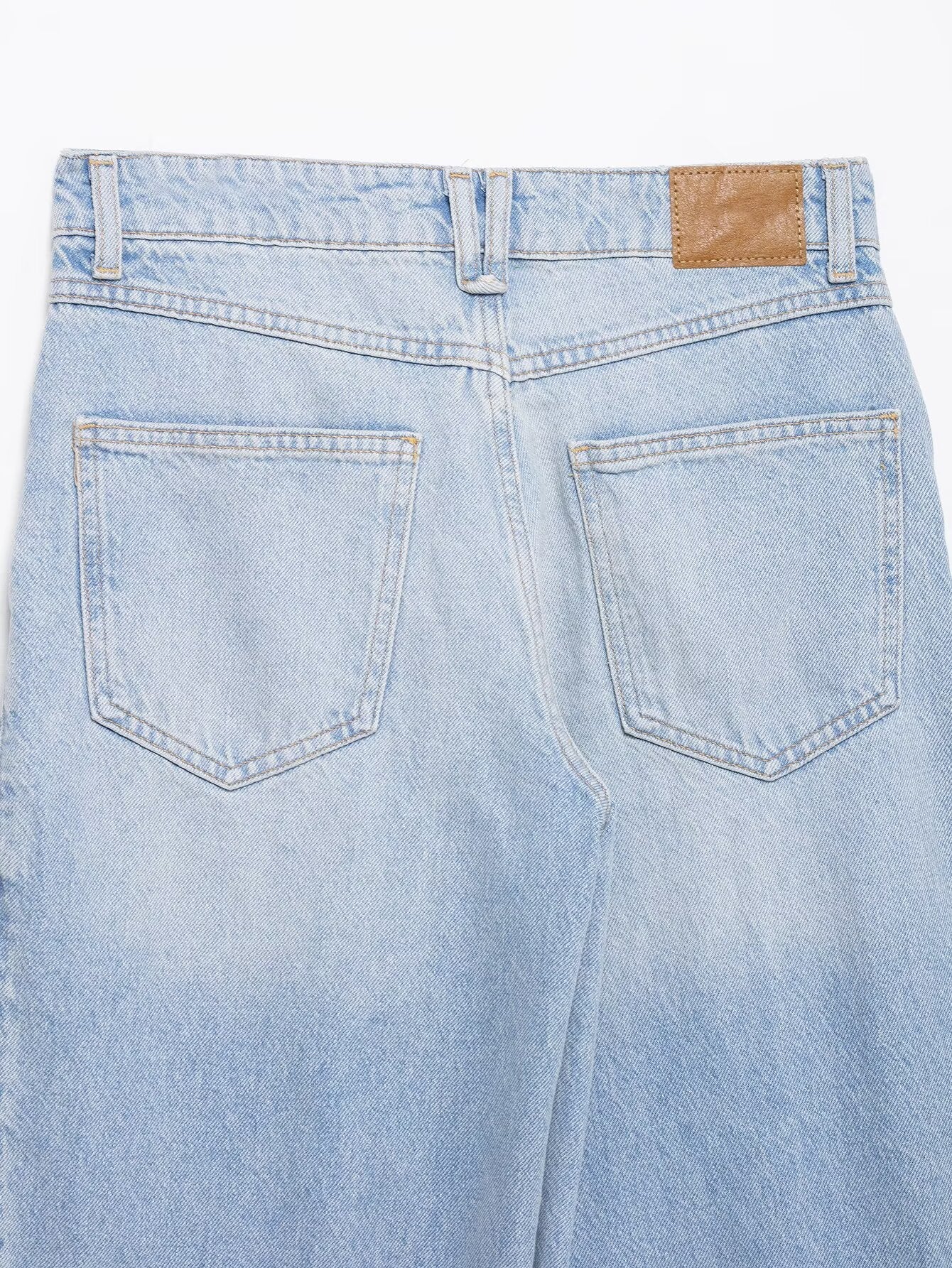 JEANS IM STREETWEAR-STIL