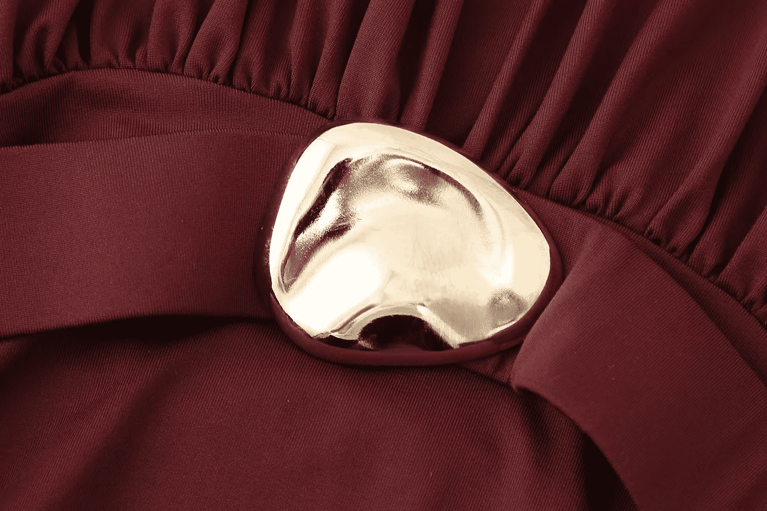 MIDI-KLEID MIT V-AUSSCHNITT UND RAFFUNGEN