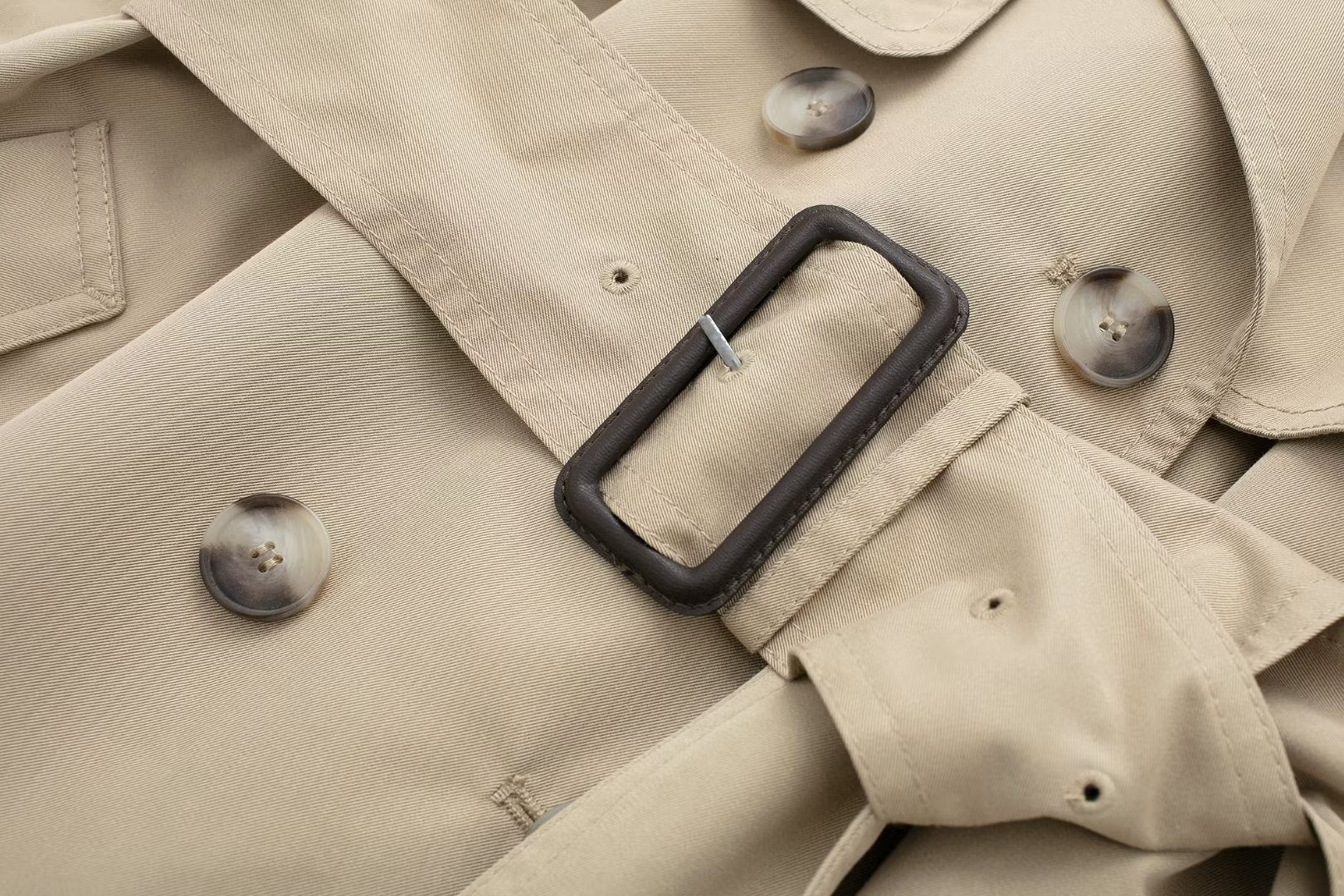 CLASSIC BEIGE TRENCH COAT