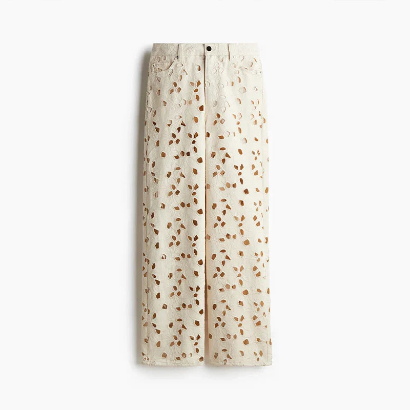 CUT-OUT JEANS IM BLUMEN-DESIGN