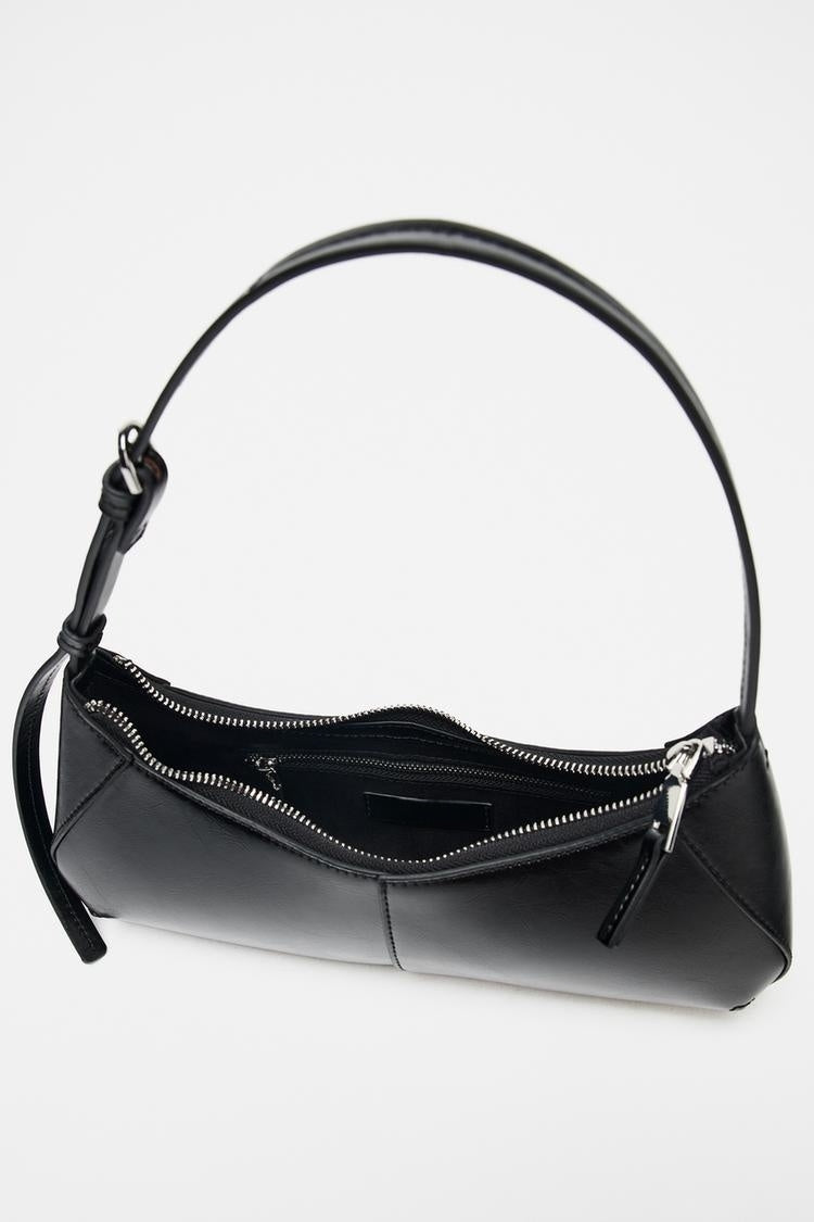 HALBMONDFÖRMIGE SCHULTERTASCHE