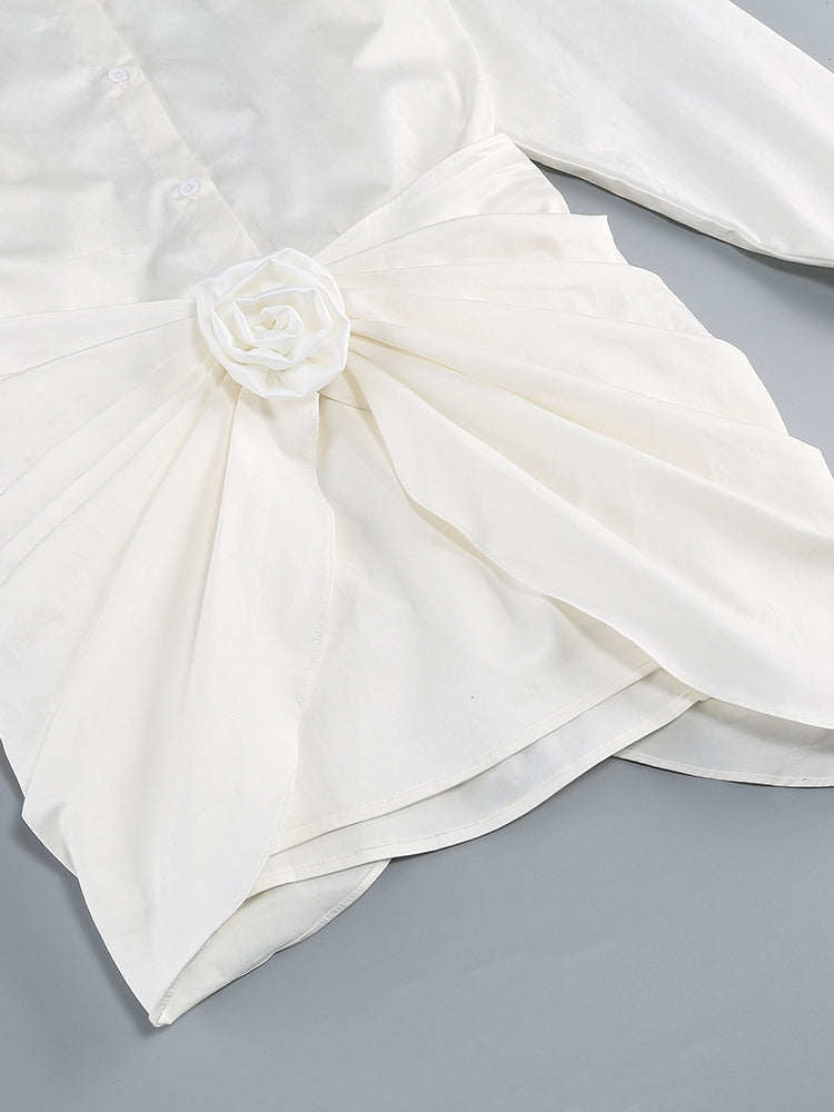 HEMDKLEID MIT 3D-BLUME