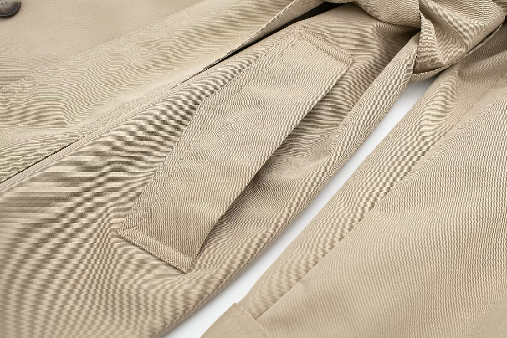 CLASSIC BEIGE TRENCH COAT