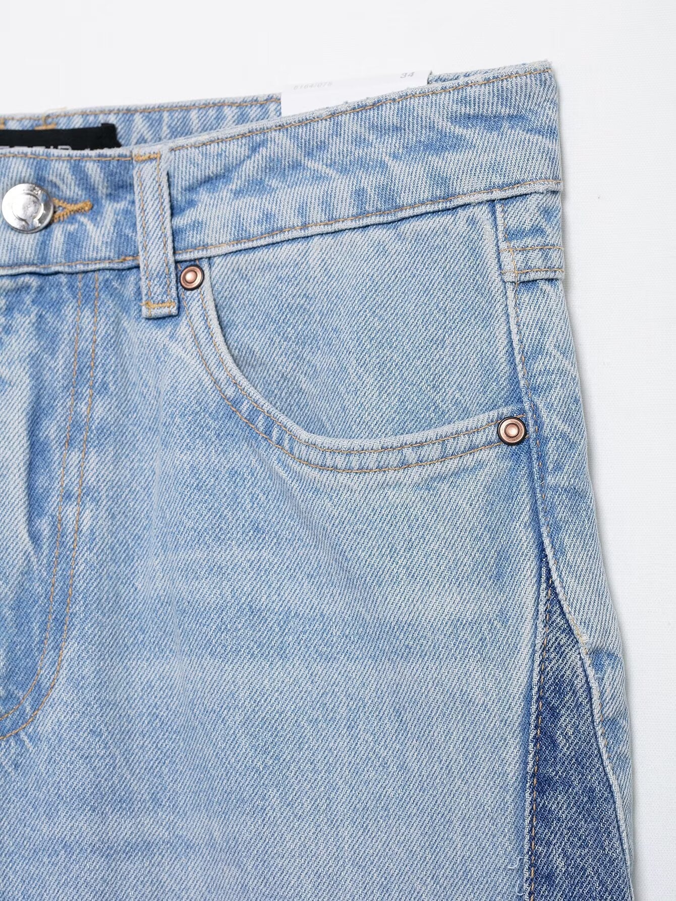 JEANS IM STREETWEAR-STIL