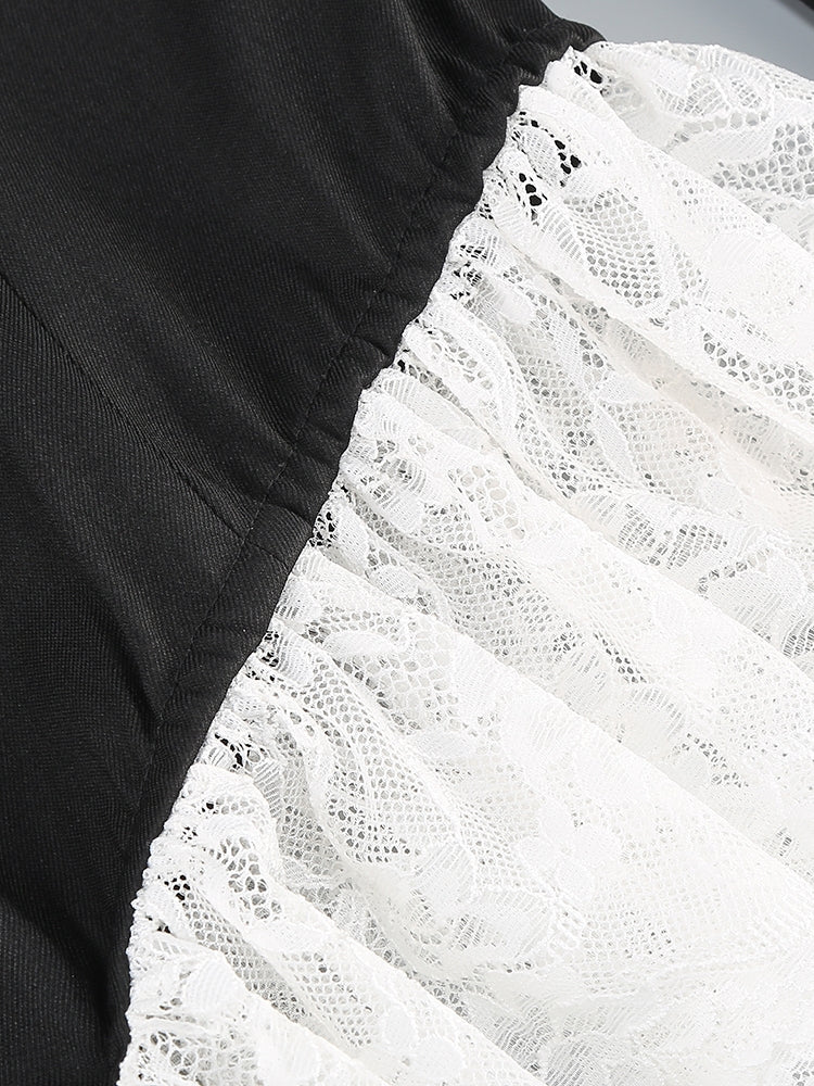 BLAZER-STIL MIT SPITZEN-DETAILS