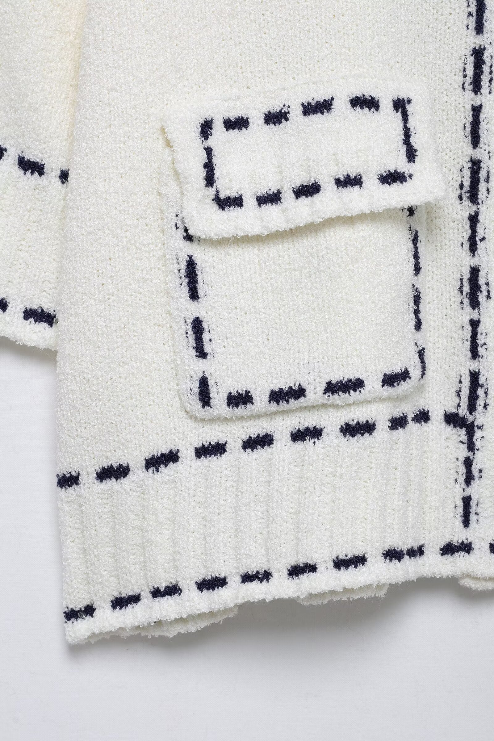 STRICKJACKE DETAILS