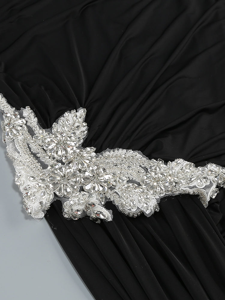 MINI-KLEID MIT STRASS-DETAIL UND SCHLEPPE