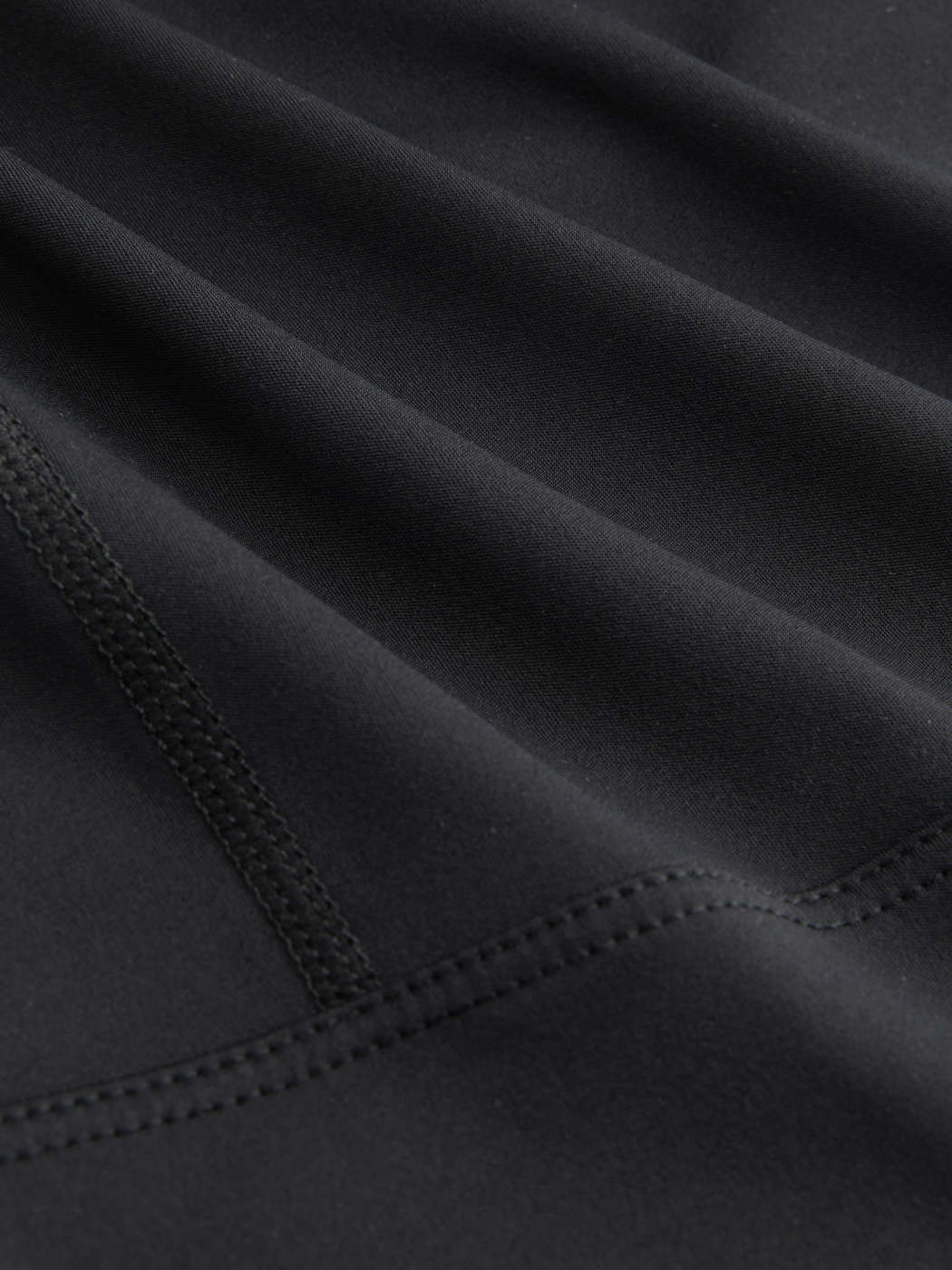 SPORTKLEID MIT INTEGRIERTEN SHORTS